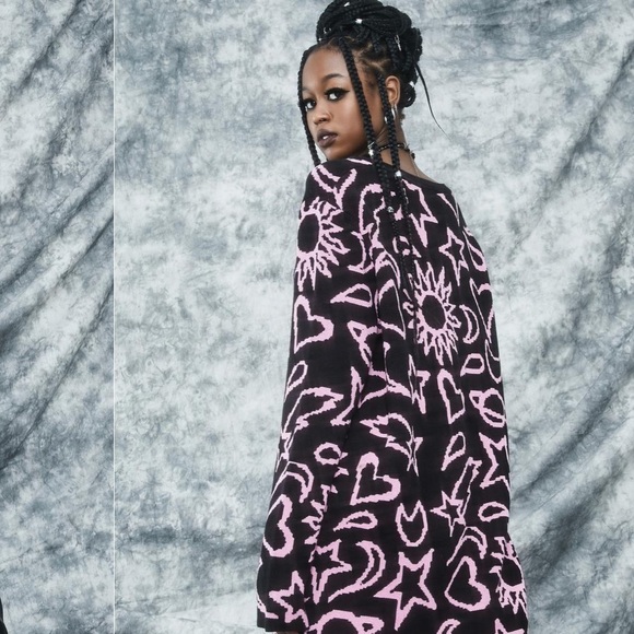 Delia’s Oversized Sweater - Picture 3 of 4